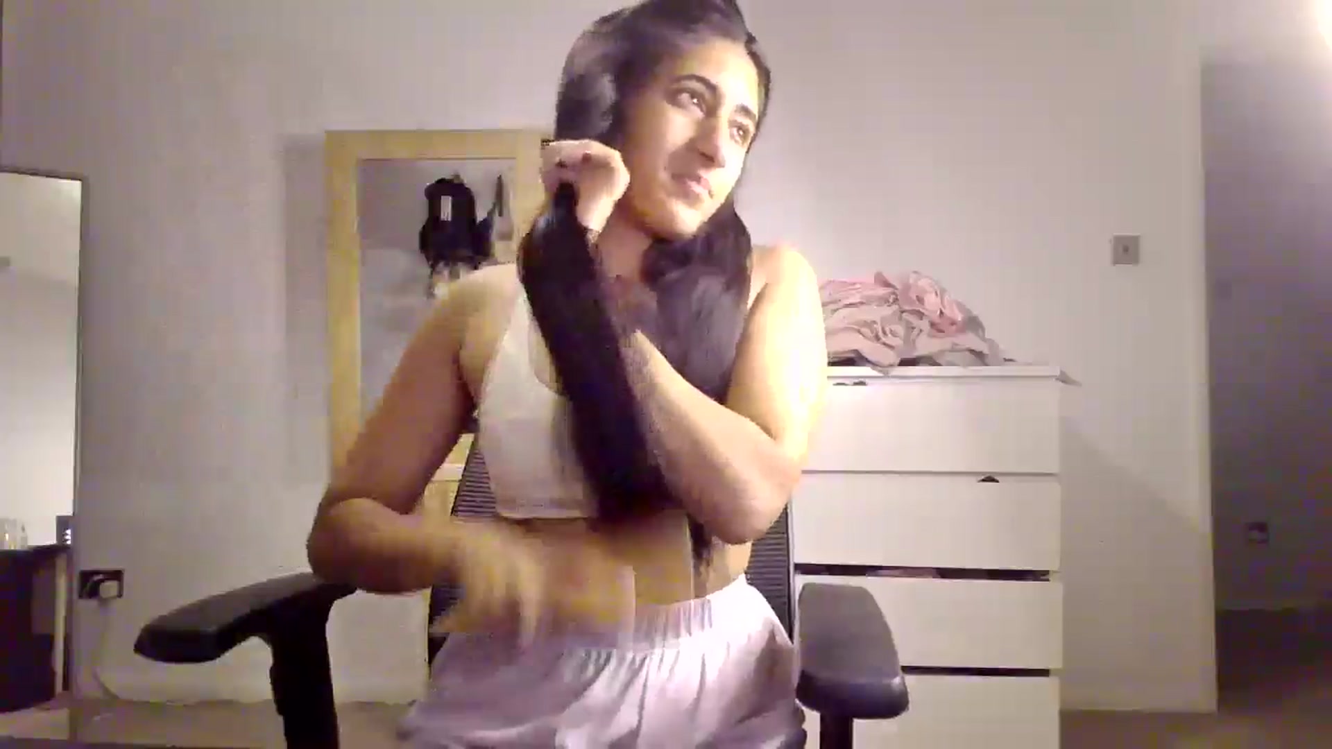 Gallery image thumbnail from Ameeraxo's myfreecams stream on, 08/14/2025, 22:53 image 14 of 20
