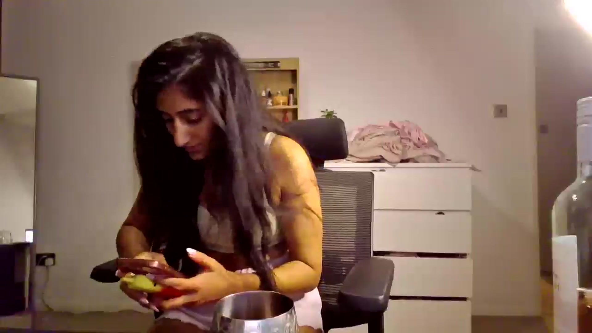 Gallery image thumbnail from Ameeraxo's myfreecams stream on, 08/15/2025, 24:20 image 14 of 20