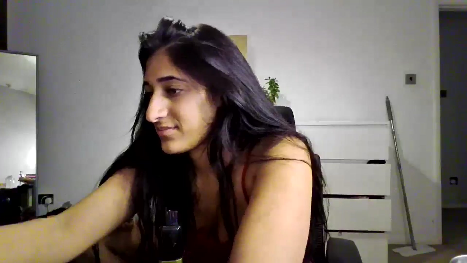 Gallery image thumbnail from Ameeraxo's myfreecams stream on, 08/28/2025, 02:44 image 4 of 20