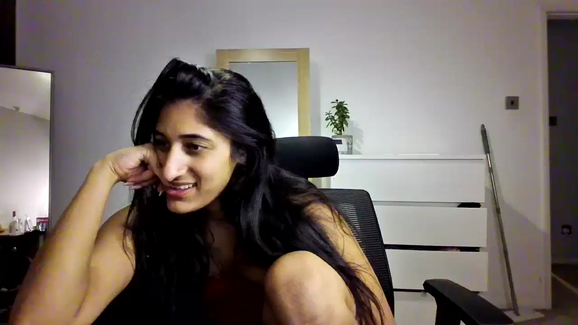Gallery image thumbnail from Ameeraxo's myfreecams stream on, 08/28/2025, 02:44 image 20 of 20