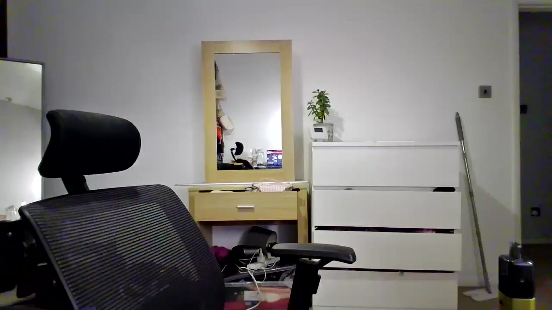 Gallery image thumbnail from Ameeraxo's myfreecams stream on, 08/28/2025, 02:44 image 1 of 20