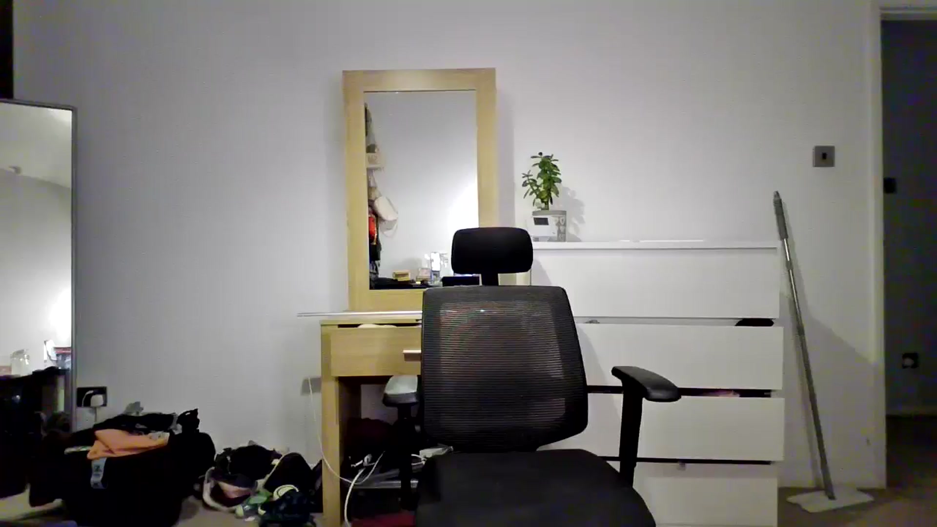 Gallery image thumbnail from Ameeraxo's myfreecams stream on, 08/28/2025, 02:44 image 6 of 20
