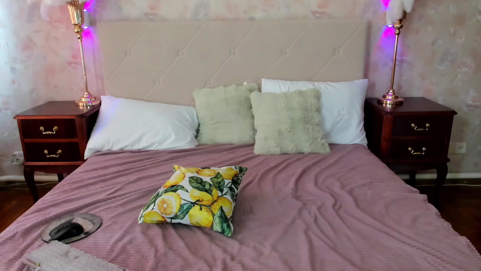 Gallery image thumbnail from AmeliGoldy's myfreecams stream on, 11/26/2025, 12:00 image 4 of 20