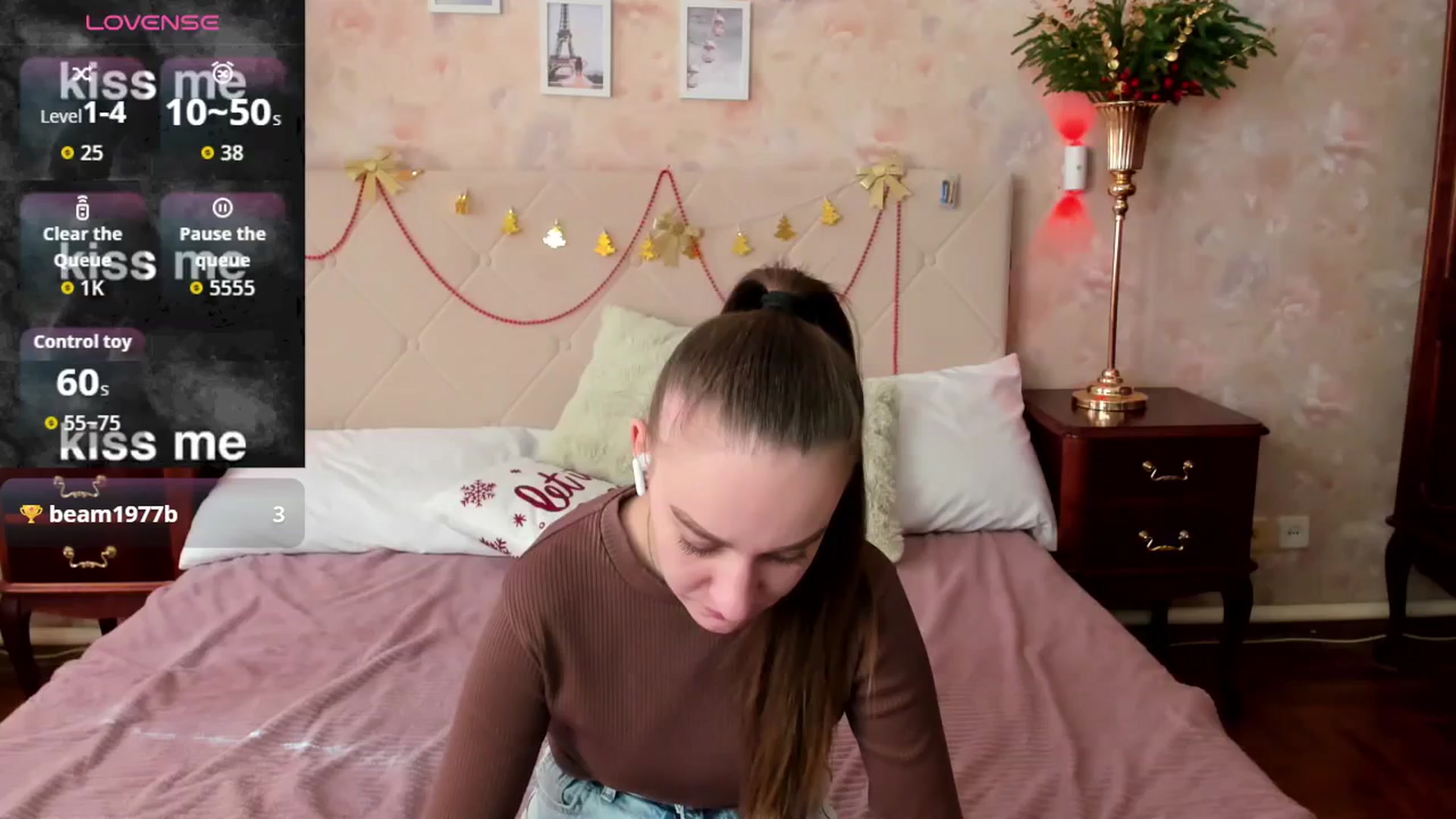 Gallery image thumbnail from AmeliGoldy's myfreecams stream on, 12/25/2025, 11:18 image 13 of 20
