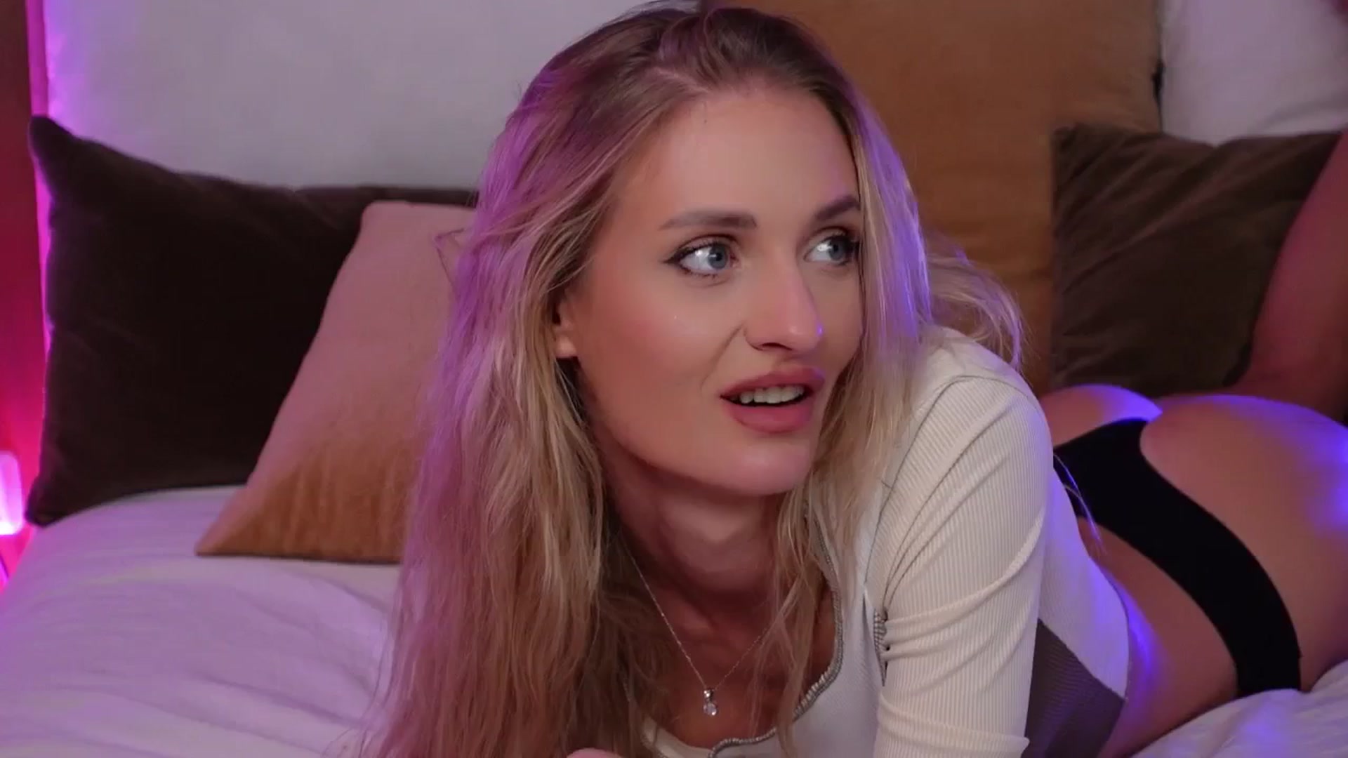 Gallery image thumbnail from AmeliaAngelx's myfreecams stream on, 10/06/2025, 10:49 image 18 of 20