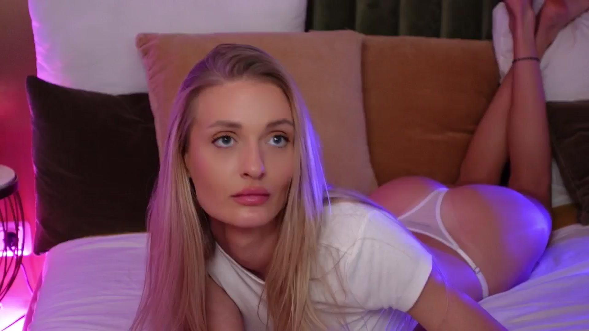Gallery image thumbnail from AmeliaAngelx's myfreecams stream on, 10/10/2025, 10:01 image 5 of 20