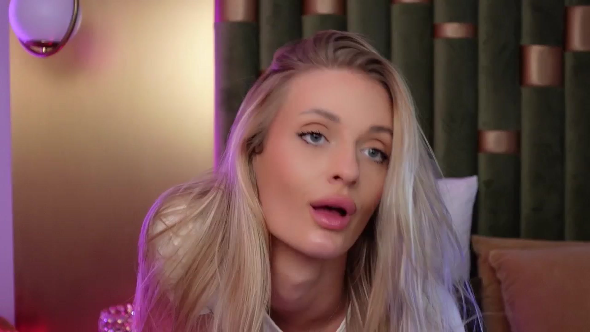 Gallery image thumbnail from AmeliaAngelx's myfreecams stream on, 10/10/2025, 11:34 image 18 of 20