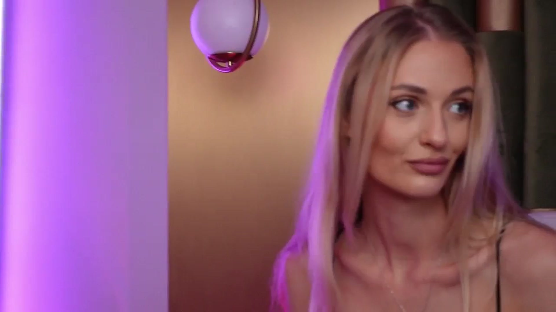 Gallery image thumbnail from AmeliaAngelx's myfreecams stream on, 10/12/2025, 09:03 image 4 of 20