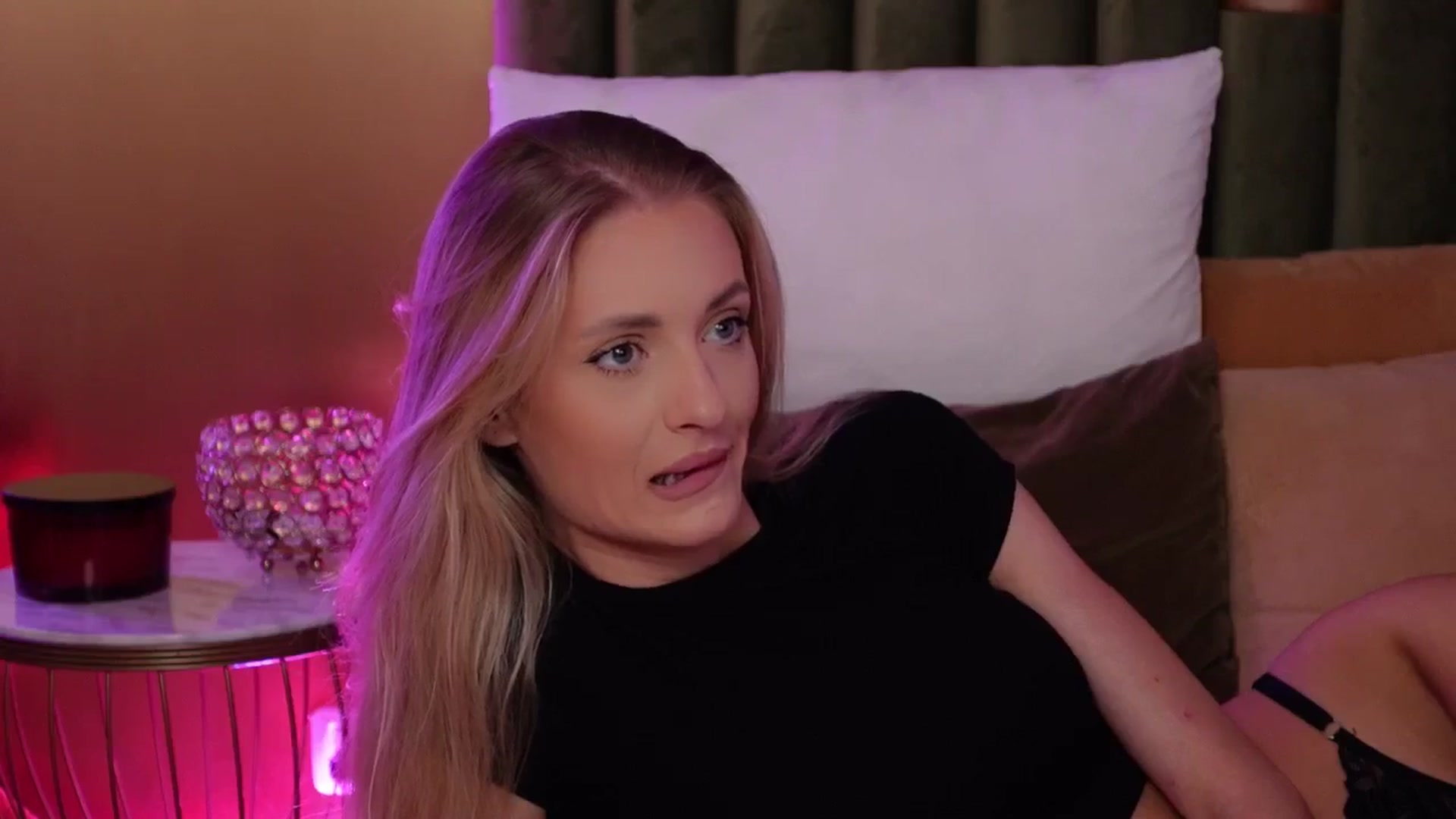 Gallery image thumbnail from AmeliaAngelx's myfreecams stream on, 10/20/2025, 06:27 image 17 of 20