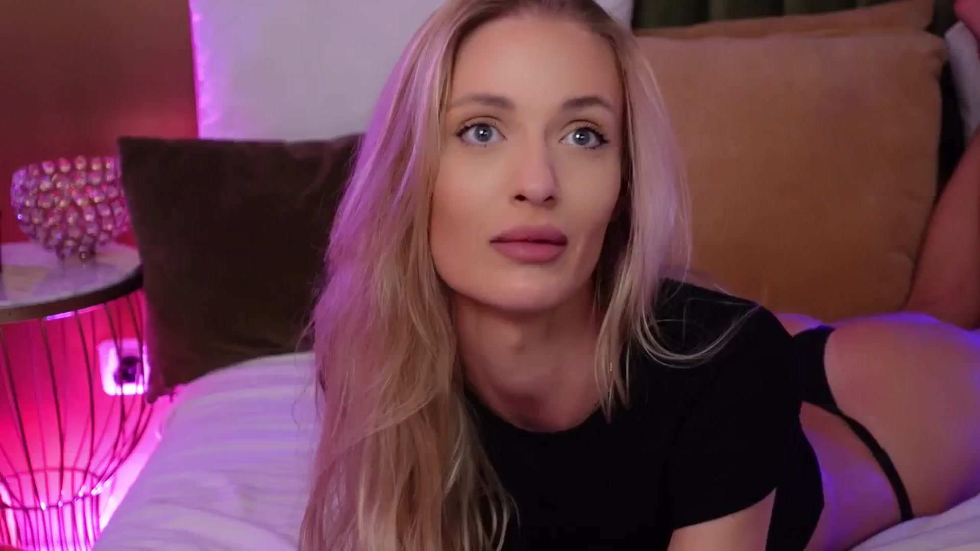 Gallery image thumbnail from AmeliaAngelx's myfreecams stream on, 10/20/2025, 09:27 image 13 of 20