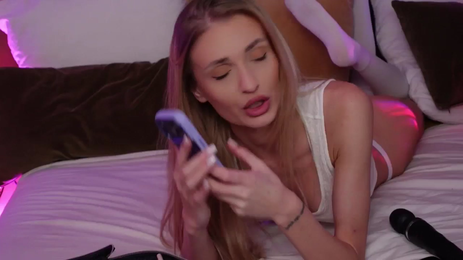 Gallery image thumbnail from AmeliaAngelx's myfreecams stream on, 11/06/2025, 12:00 image 3 of 20