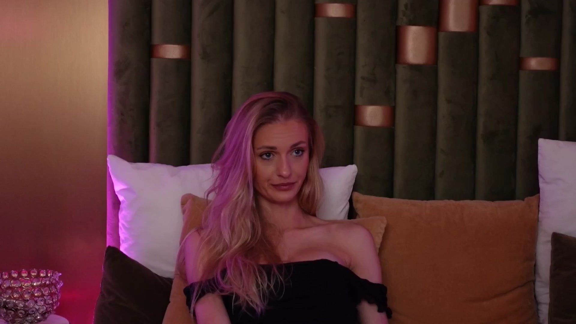Gallery image thumbnail from AmeliaAngelx's myfreecams stream on, 11/09/2025, 08:33 image 16 of 20
