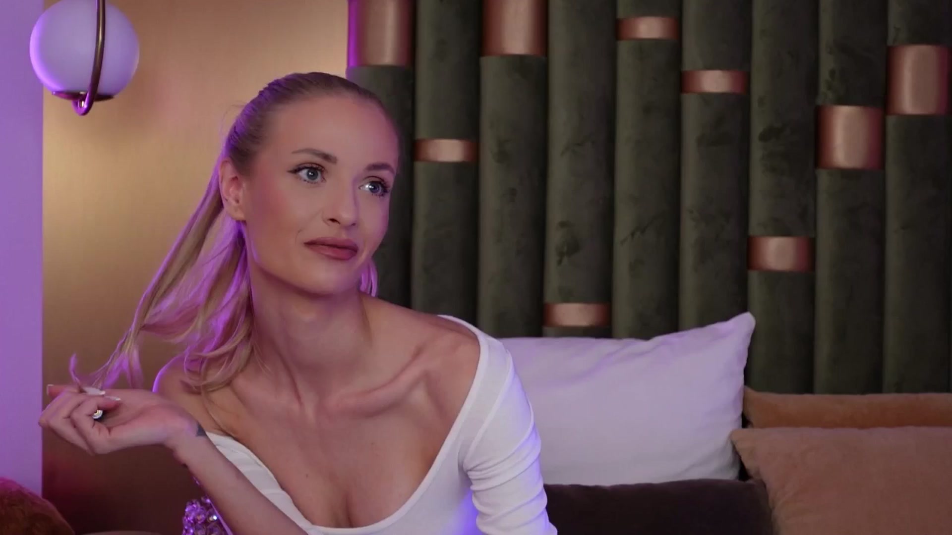 Gallery image thumbnail from AmeliaAngelx's myfreecams stream on, 11/17/2025, 11:03 image 1 of 20