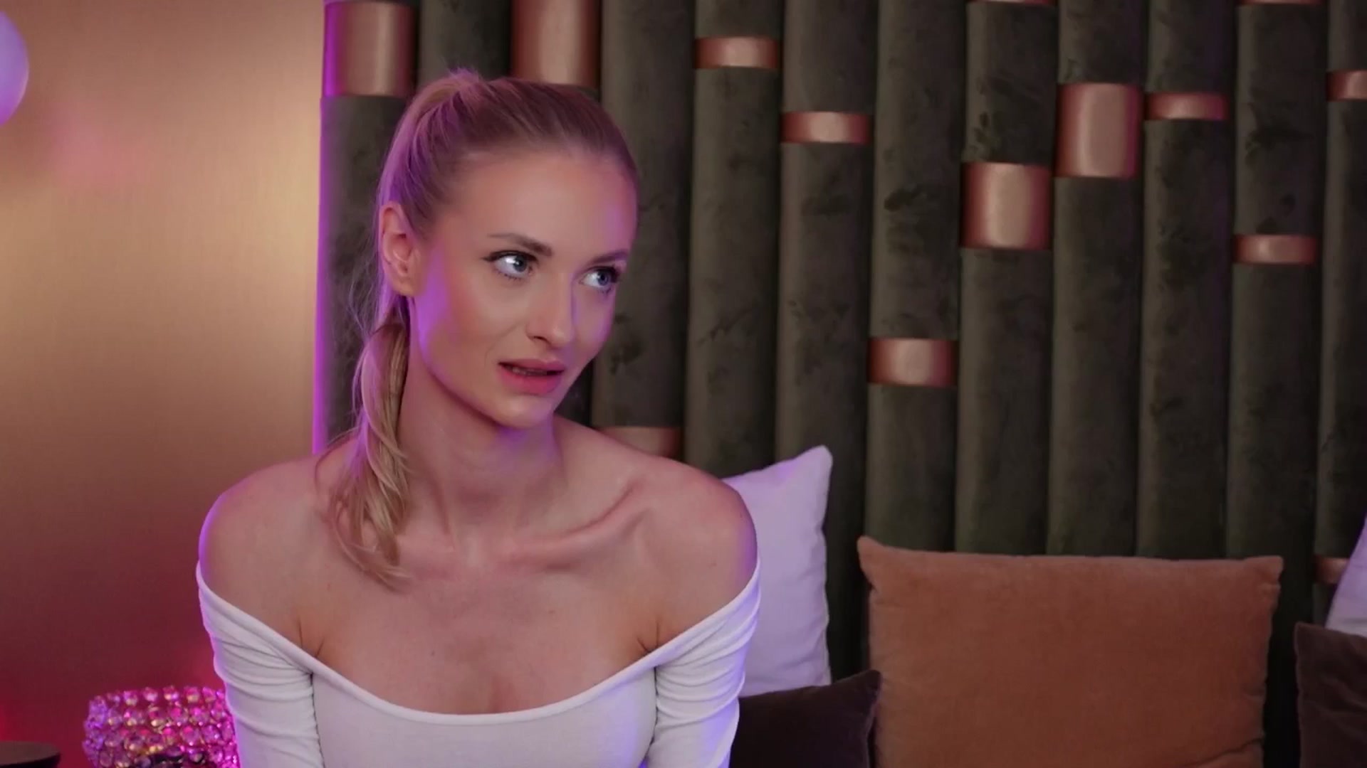 Gallery image thumbnail from AmeliaAngelx's myfreecams stream on, 11/17/2025, 11:39 image 5 of 20