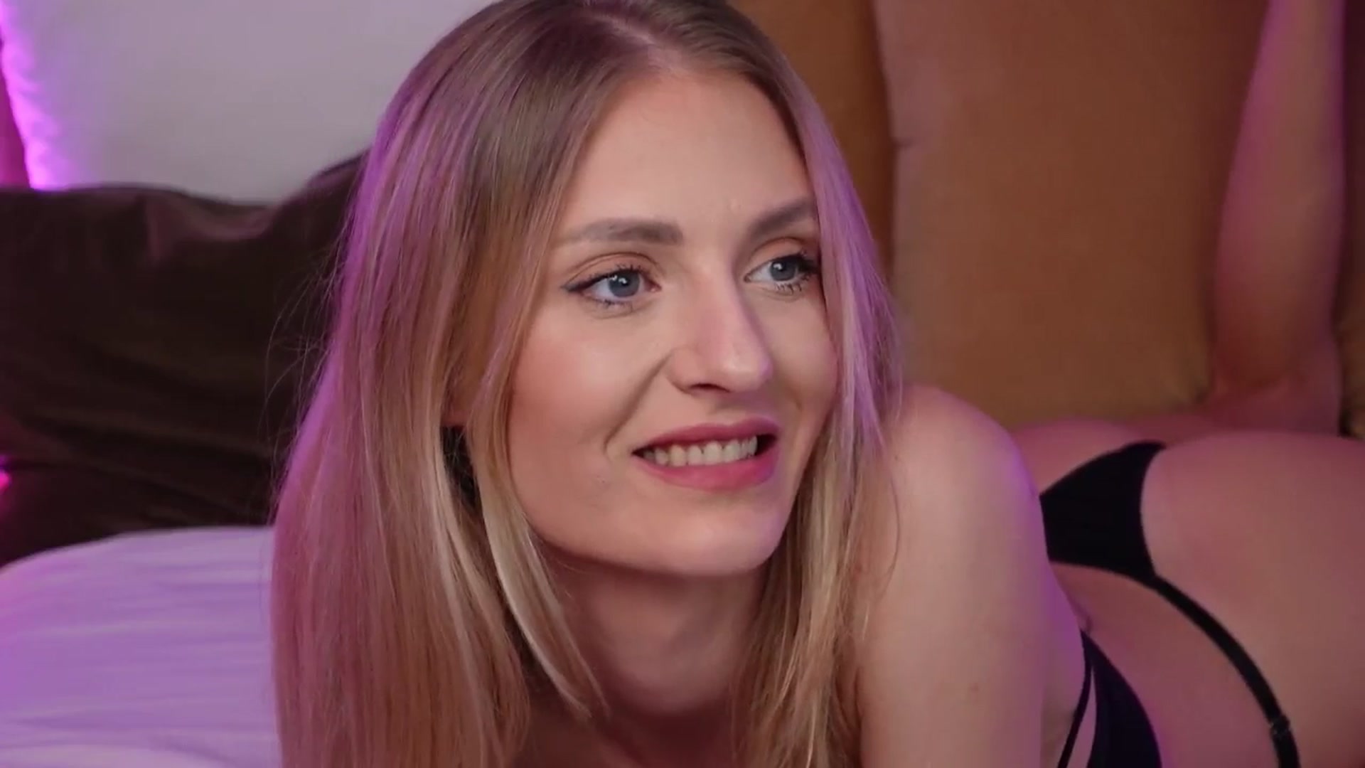 Gallery image thumbnail from AmeliaAngelx's myfreecams stream on, 11/23/2025, 08:24 image 10 of 20