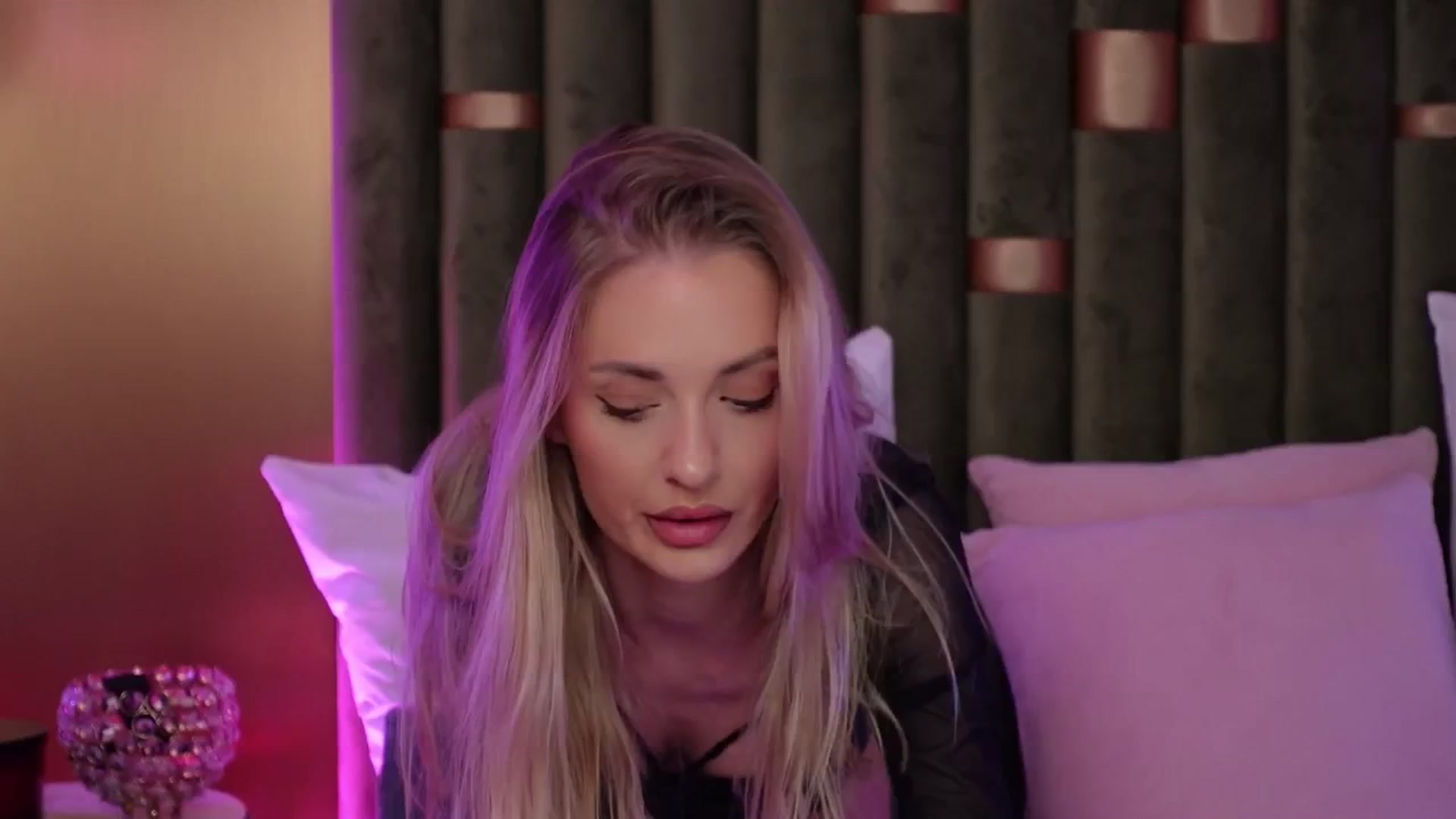 Gallery image thumbnail from AmeliaAngelx's myfreecams stream on, 11/26/2025, 08:56 image 10 of 20