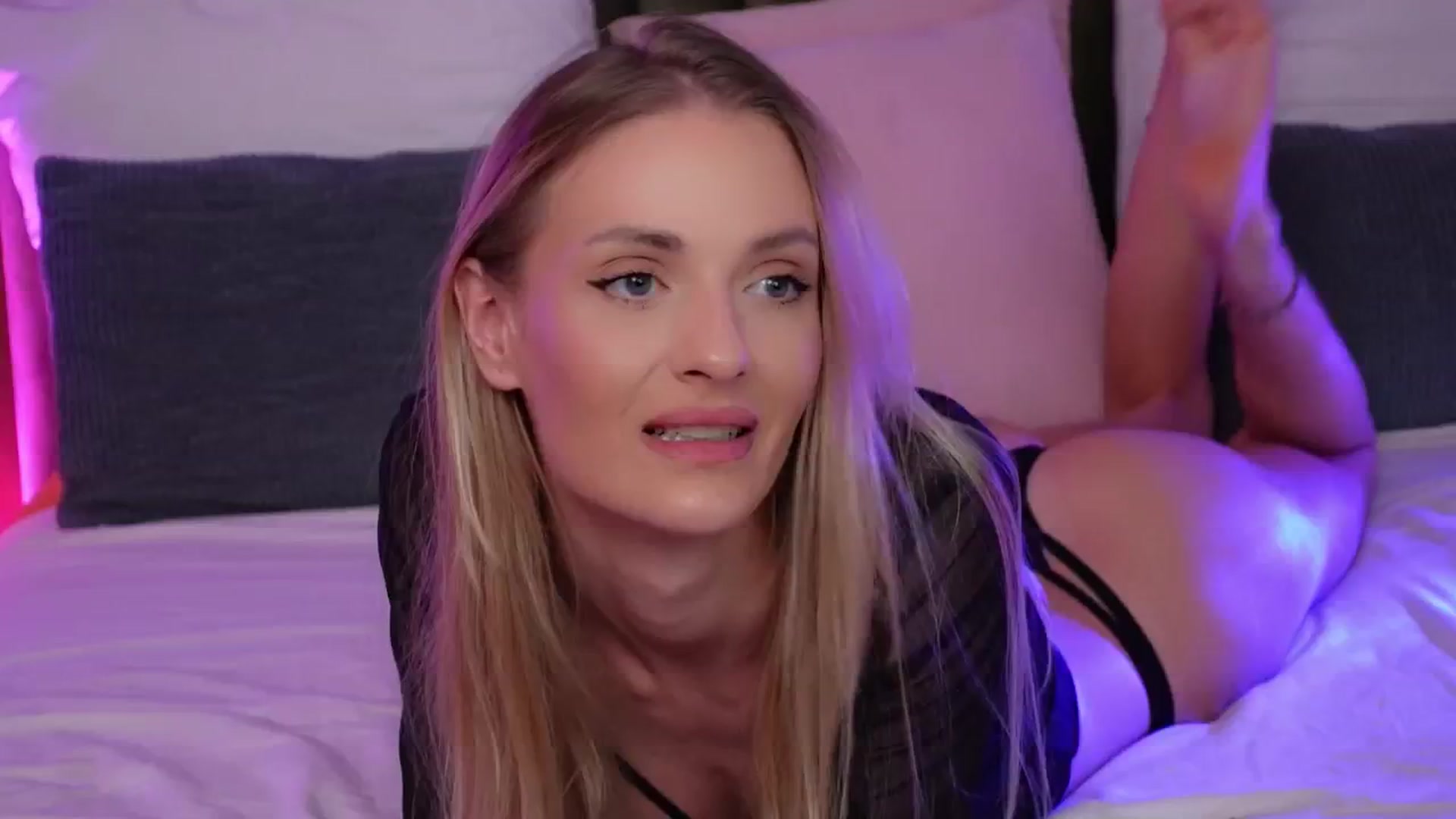 Gallery image thumbnail from AmeliaAngelx's myfreecams stream on, 11/26/2025, 10:27 image 4 of 20