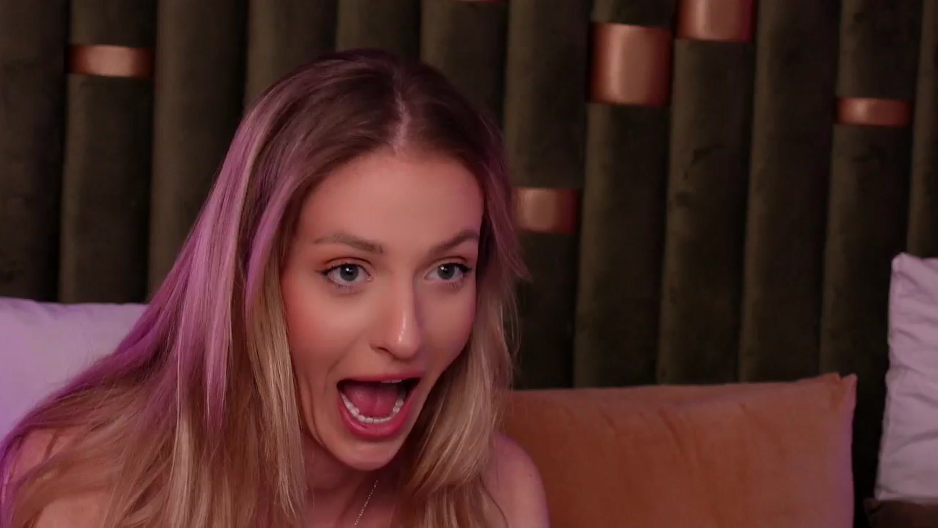 Gallery image thumbnail from AmeliaAngelx's myfreecams stream on, 04/21/2026, 09:54 image 12 of 20