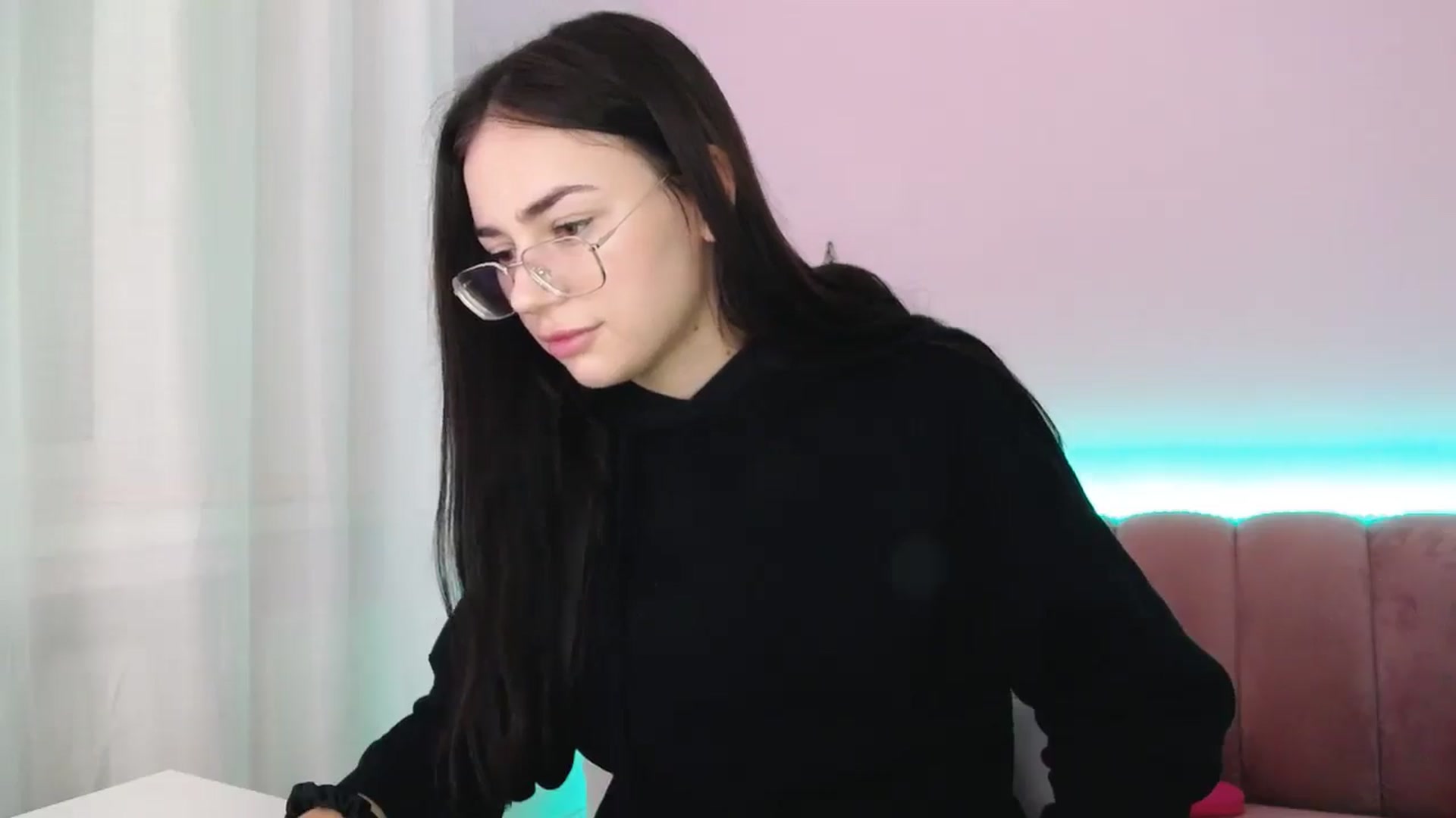 Gallery image thumbnail from AmeliaBell's myfreecams stream on, 11/16/2025, 09:45 image 9 of 20