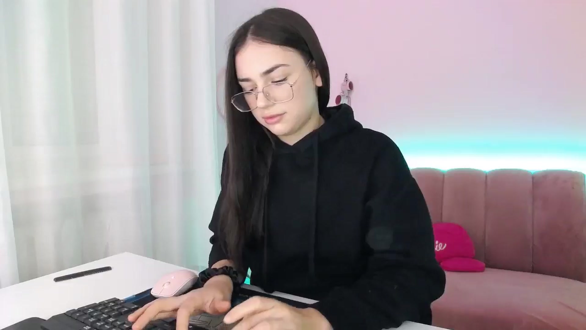 Gallery image thumbnail from AmeliaBell's myfreecams stream on, 11/16/2025, 10:09 image 10 of 20