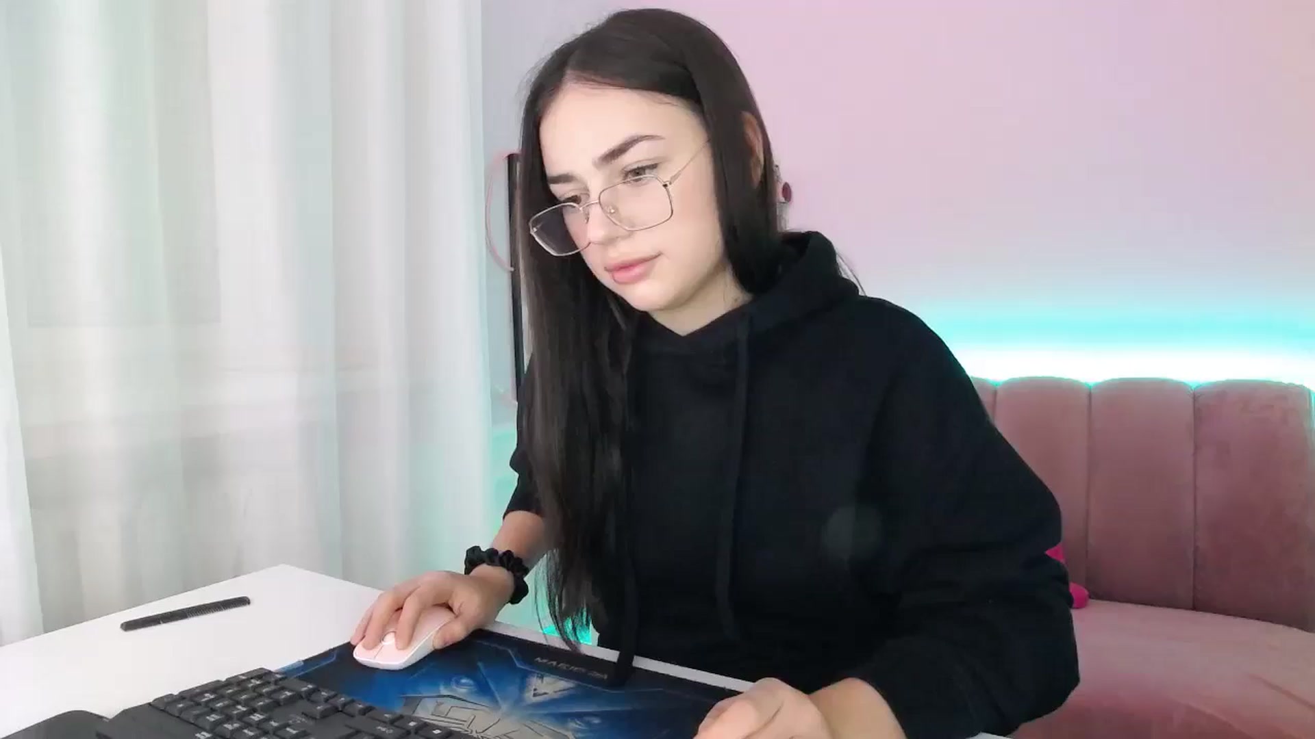 Gallery image thumbnail from AmeliaBell's myfreecams stream on, 11/16/2025, 10:09 image 5 of 20