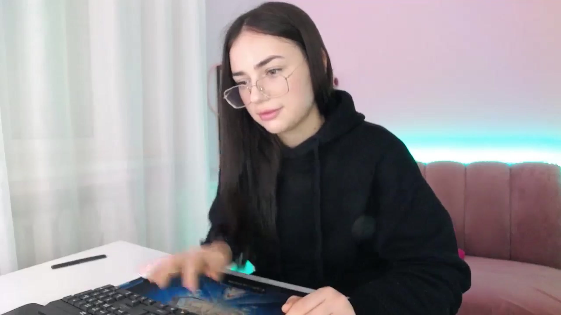 Gallery image thumbnail from AmeliaBell's myfreecams stream on, 11/16/2025, 10:09 image 16 of 20