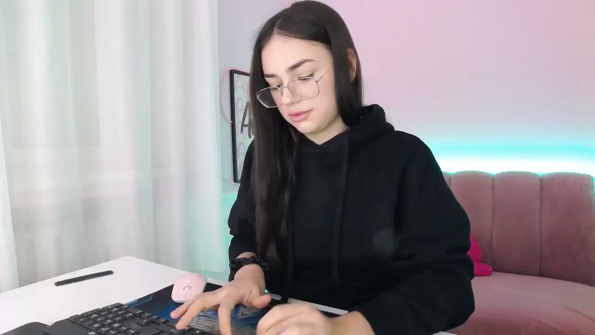 Gallery image thumbnail from AmeliaBell's myfreecams stream on, 11/16/2025, 10:09 image 4 of 20