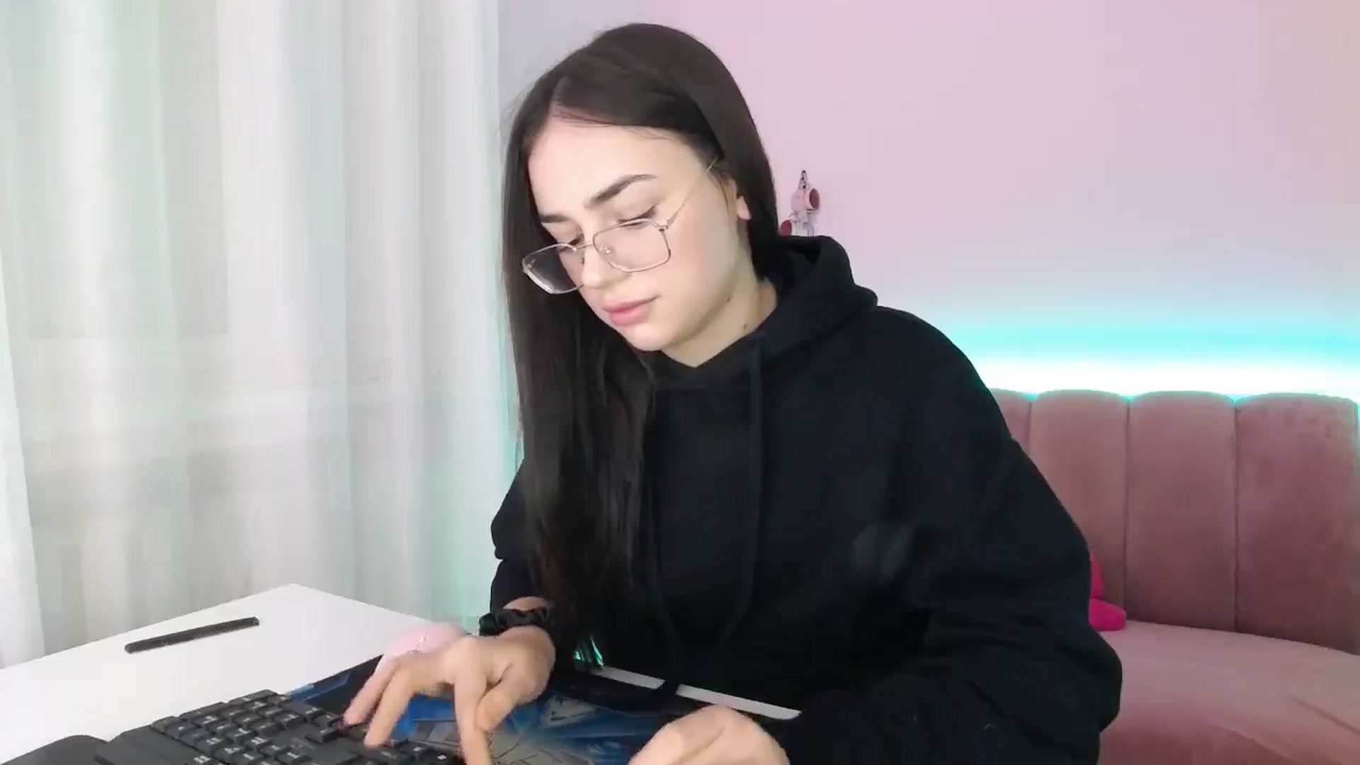 Gallery image thumbnail from AmeliaBell's myfreecams stream on, 11/16/2025, 10:09 image 11 of 20