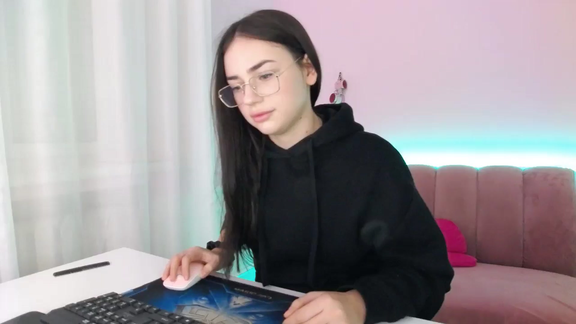 Gallery image thumbnail from AmeliaBell's myfreecams stream on, 11/16/2025, 10:09 image 7 of 20