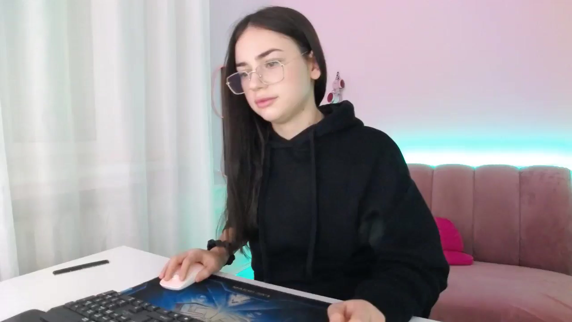 Gallery image thumbnail from AmeliaBell's myfreecams stream on, 11/16/2025, 10:09 image 8 of 20