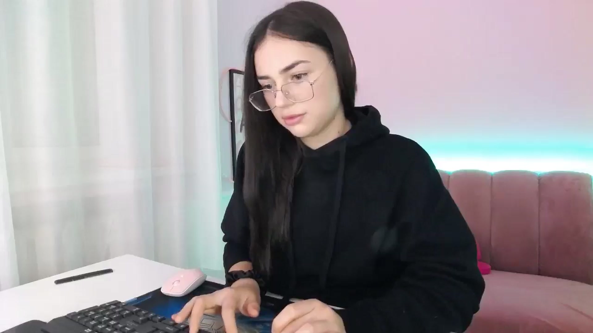 Gallery image thumbnail from AmeliaBell's myfreecams stream on, 11/16/2025, 10:09 image 13 of 20