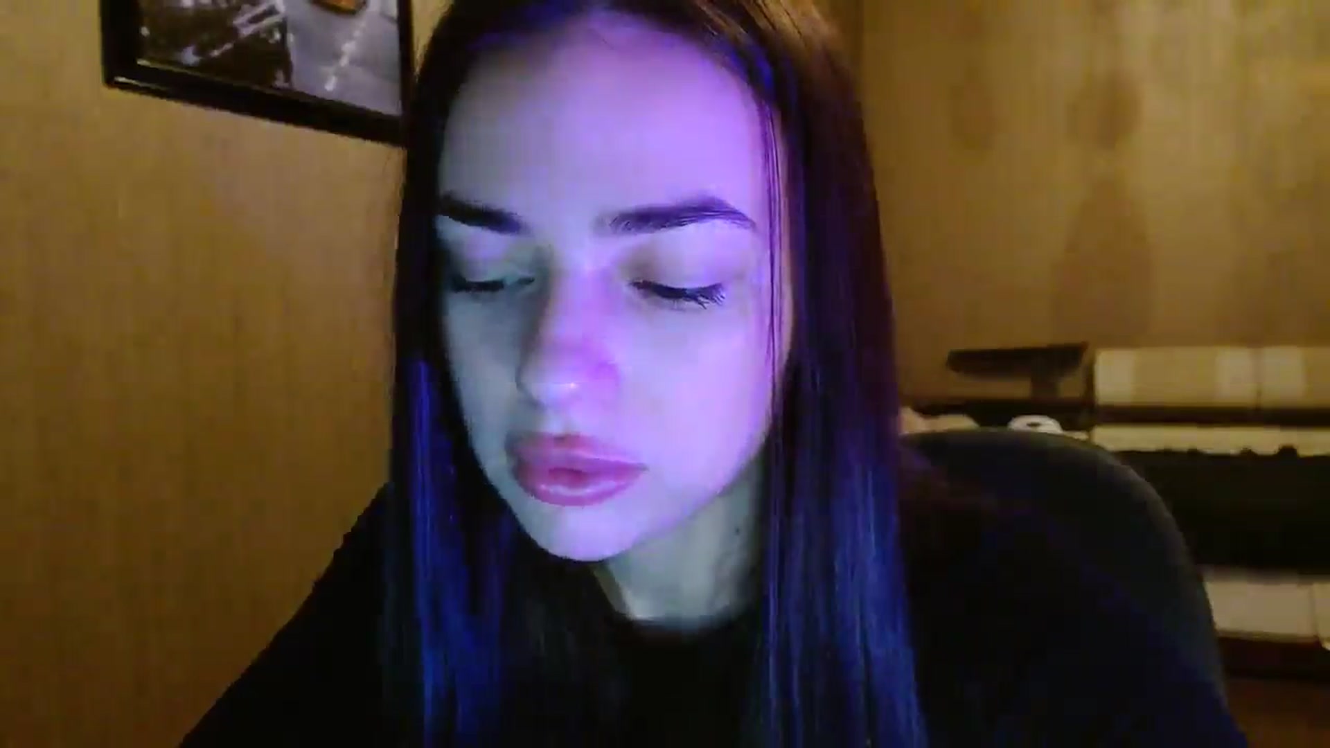 Gallery image thumbnail from AmeliaBell's myfreecams stream on, 11/17/2025, 15:38 image 15 of 20