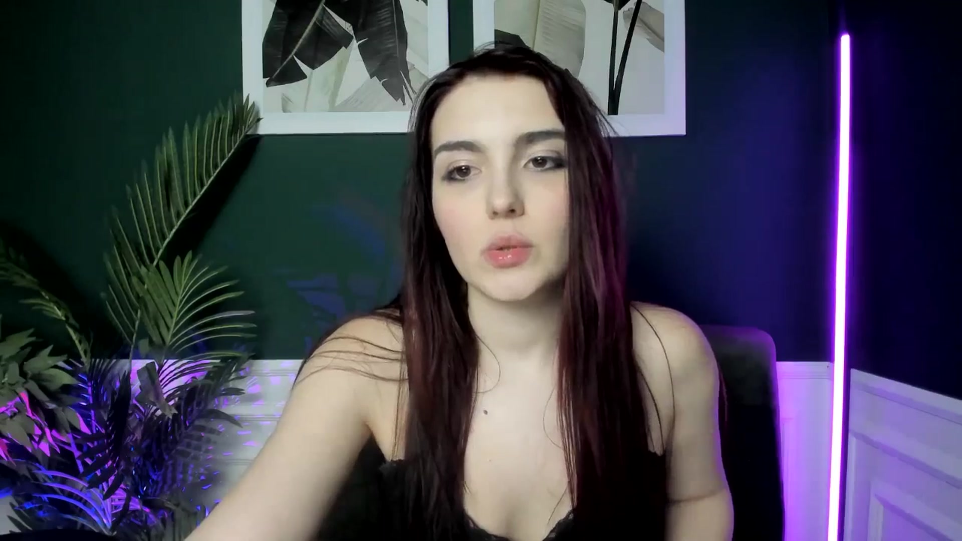 Gallery image thumbnail from AmeliaKriss's myfreecams stream on, 04/11/2025, 14:07 image 18 of 20