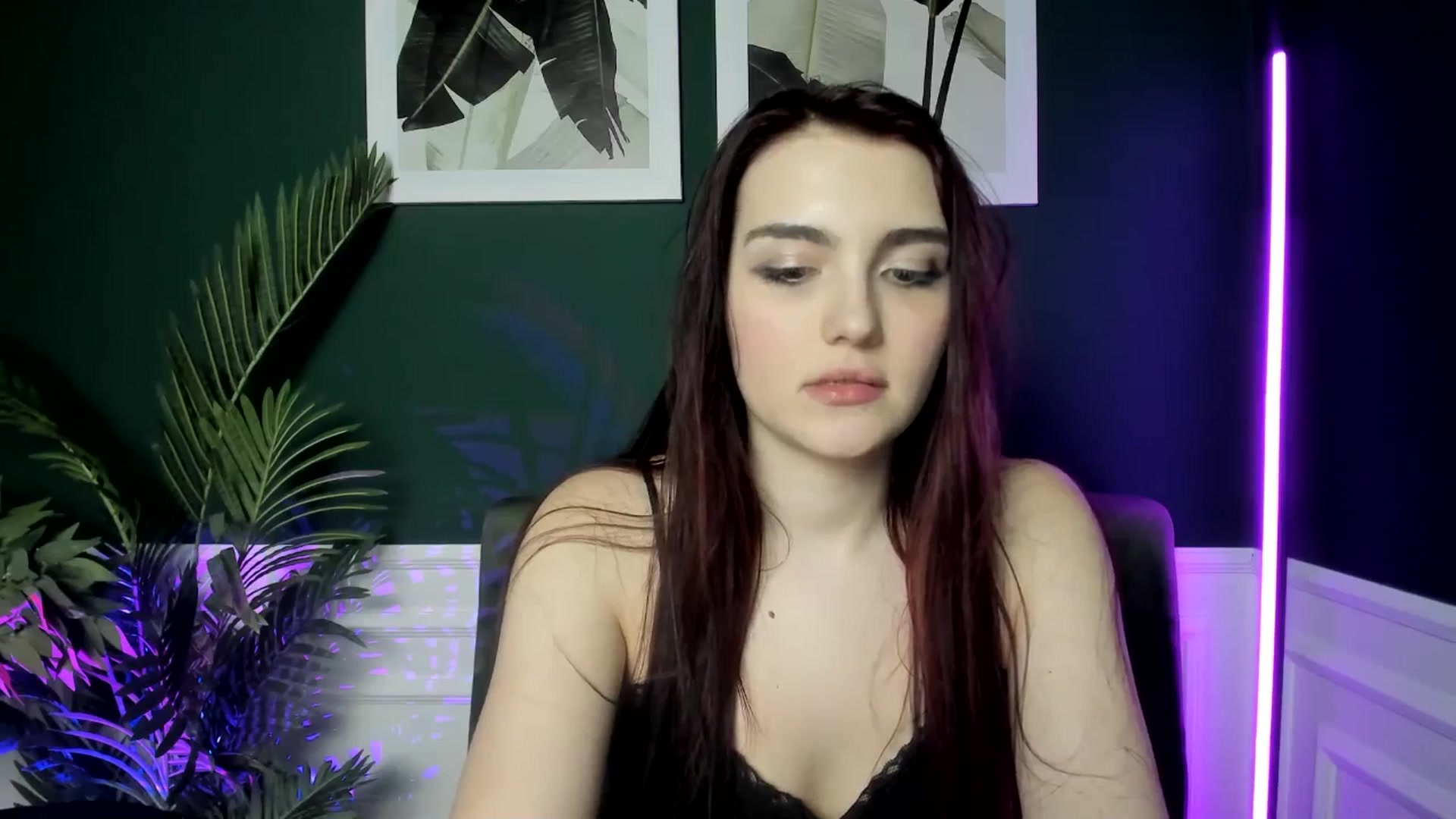 Gallery image thumbnail from AmeliaKriss's myfreecams stream on, 04/11/2025, 14:07 image 12 of 20
