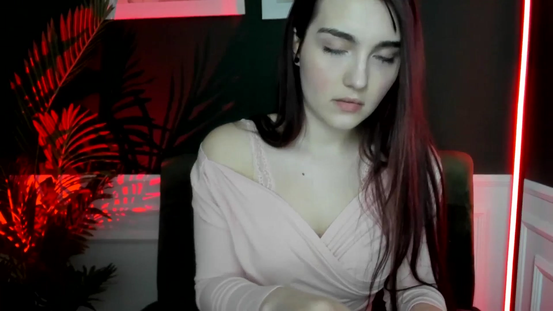 Gallery image thumbnail from AmeliaKriss's myfreecams stream on, 04/14/2025, 10:13 image 11 of 20