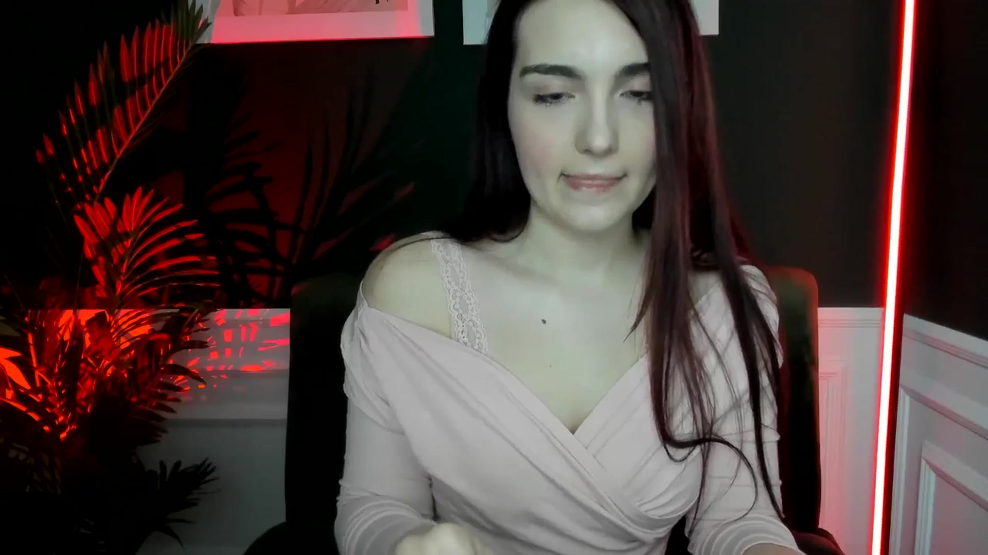 Gallery image thumbnail from AmeliaKriss's myfreecams stream on, 04/14/2025, 10:13 image 6 of 20