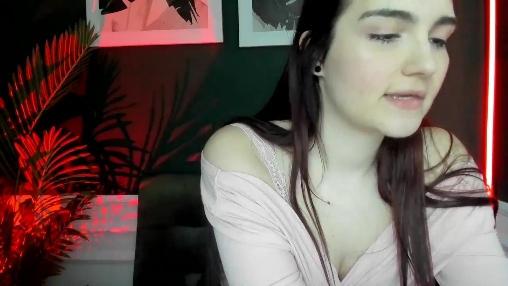 Gallery image thumbnail from AmeliaKriss's myfreecams stream on, 04/14/2025, 10:47 image 14 of 20