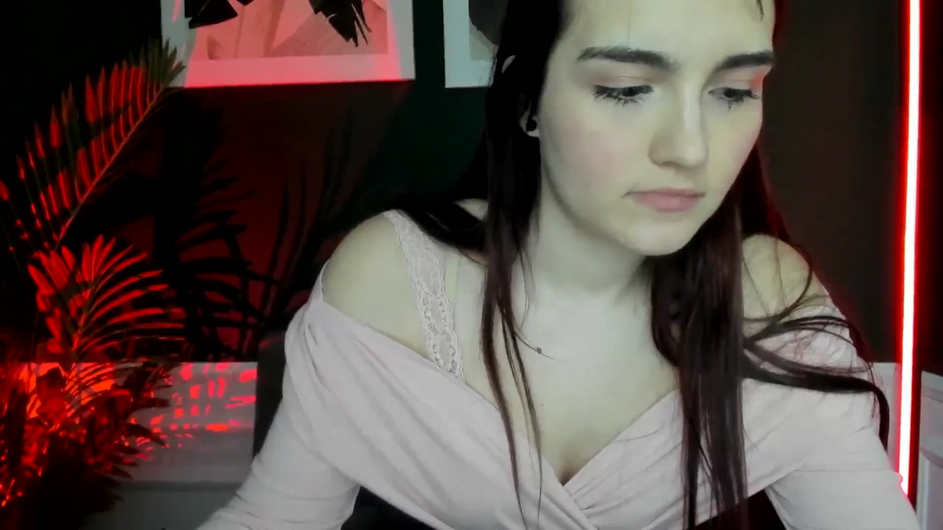 Gallery image thumbnail from AmeliaKriss's myfreecams stream on, 04/14/2025, 10:47 image 15 of 20
