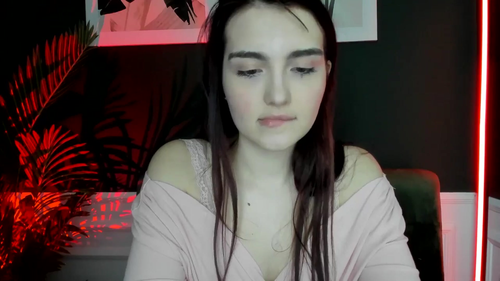 Gallery image thumbnail from AmeliaKriss's myfreecams stream on, 04/14/2025, 10:47 image 8 of 20