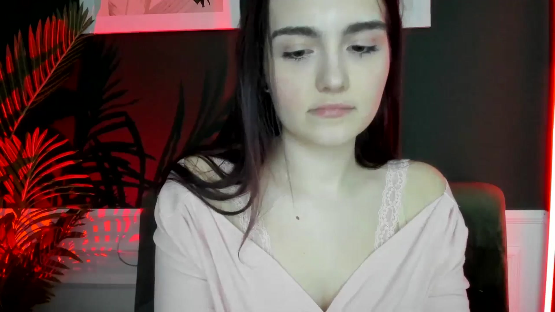 Gallery image thumbnail from AmeliaKriss's myfreecams stream on, 04/14/2025, 12:14 image 12 of 20