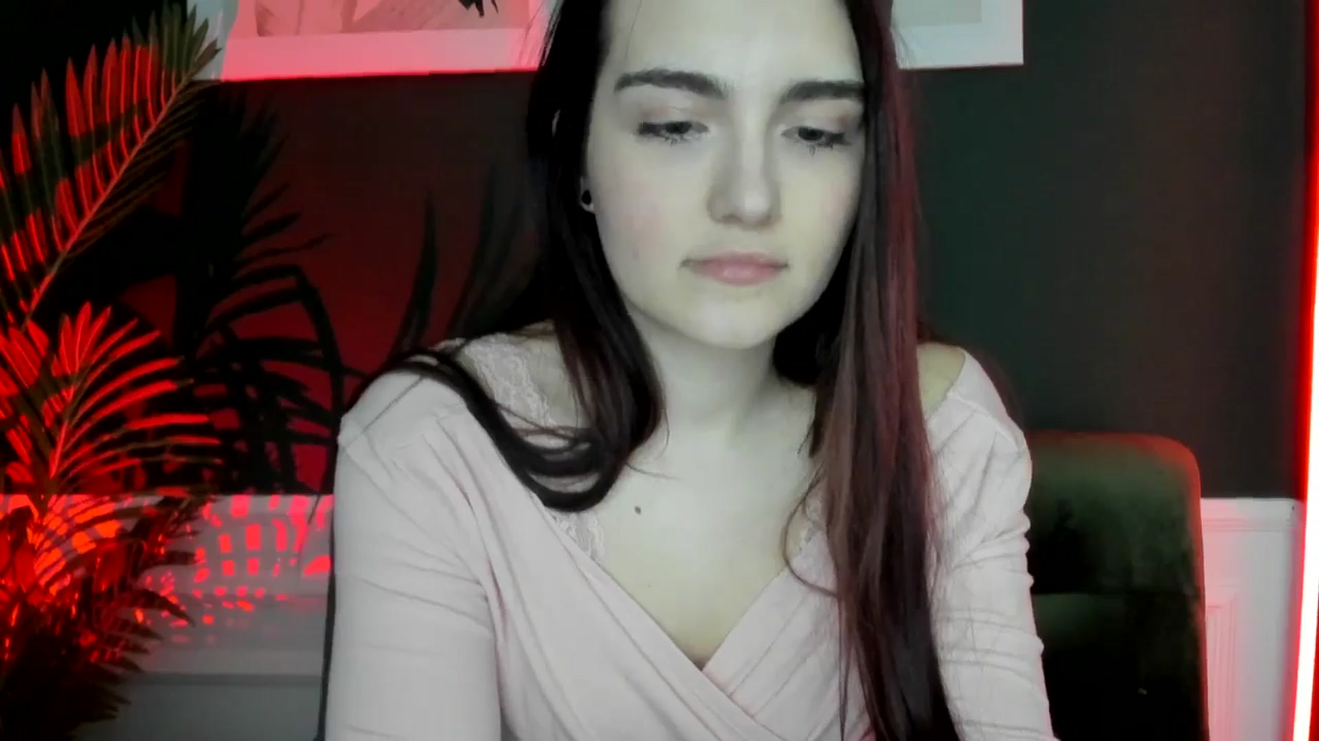 Gallery image thumbnail from AmeliaKriss's myfreecams stream on, 04/14/2025, 12:14 image 5 of 20