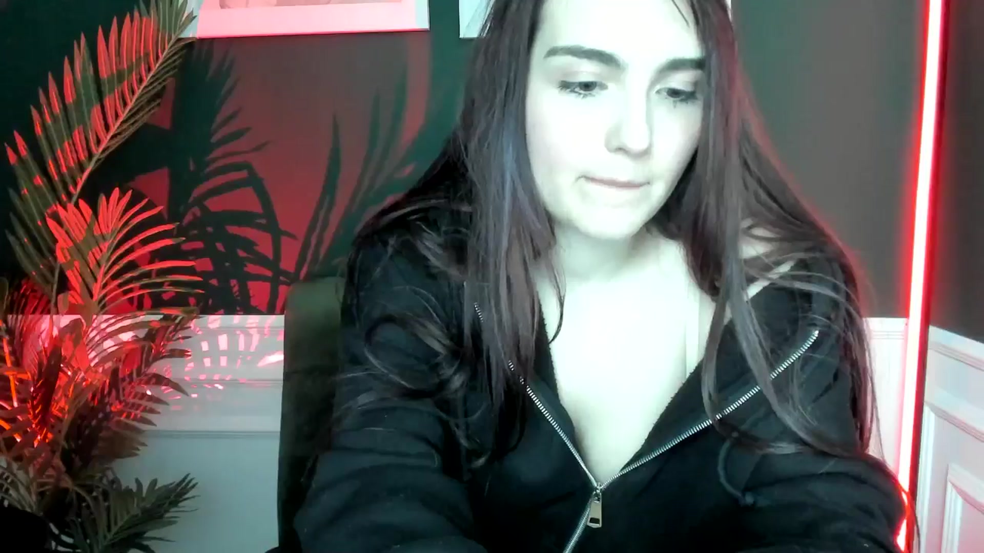 Gallery image thumbnail from AmeliaKriss's myfreecams stream on, 04/14/2025, 13:06 image 12 of 20