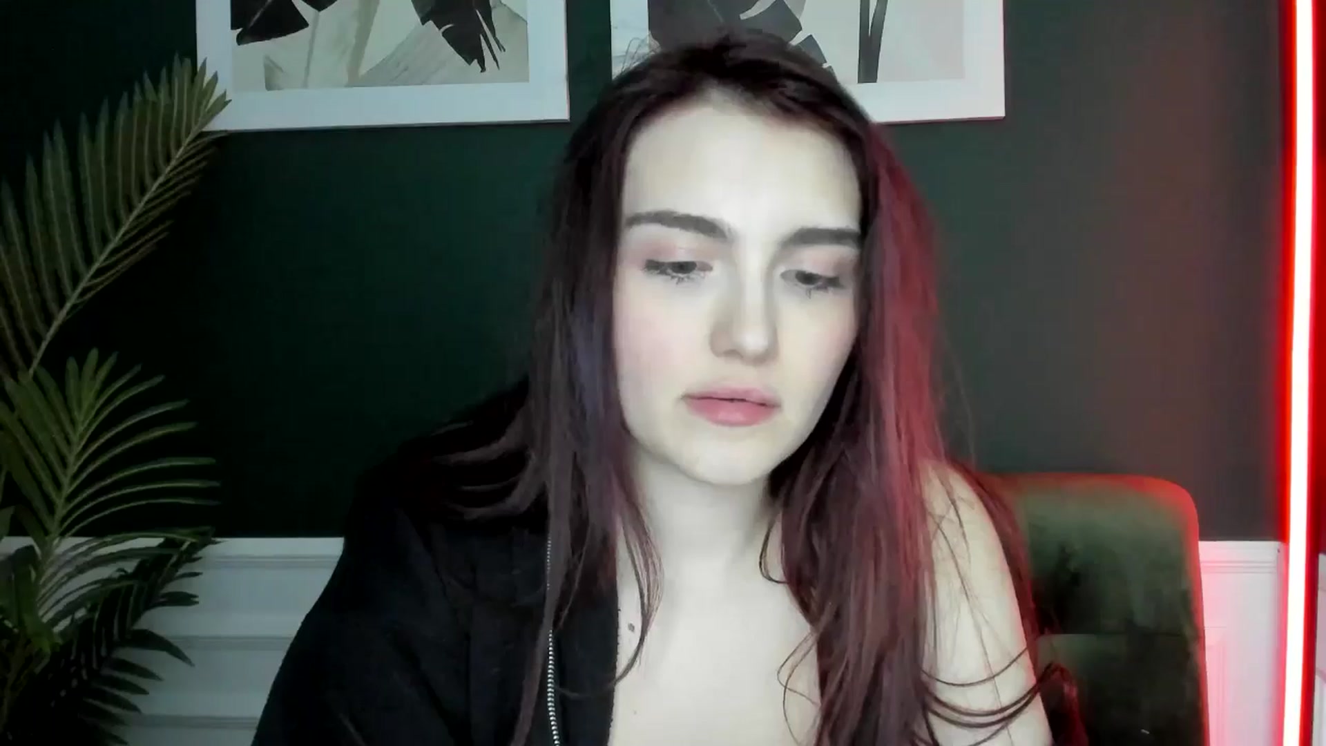 Gallery image thumbnail from AmeliaKriss's myfreecams stream on, 04/14/2025, 14:22 image 12 of 20