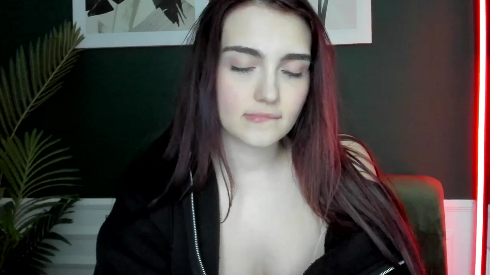 Gallery image thumbnail from AmeliaKriss's myfreecams stream on, 04/14/2025, 14:22 image 8 of 20