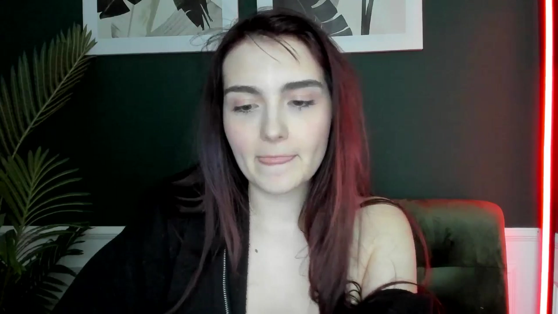 Gallery image thumbnail from AmeliaKriss's myfreecams stream on, 04/14/2025, 14:22 image 13 of 20