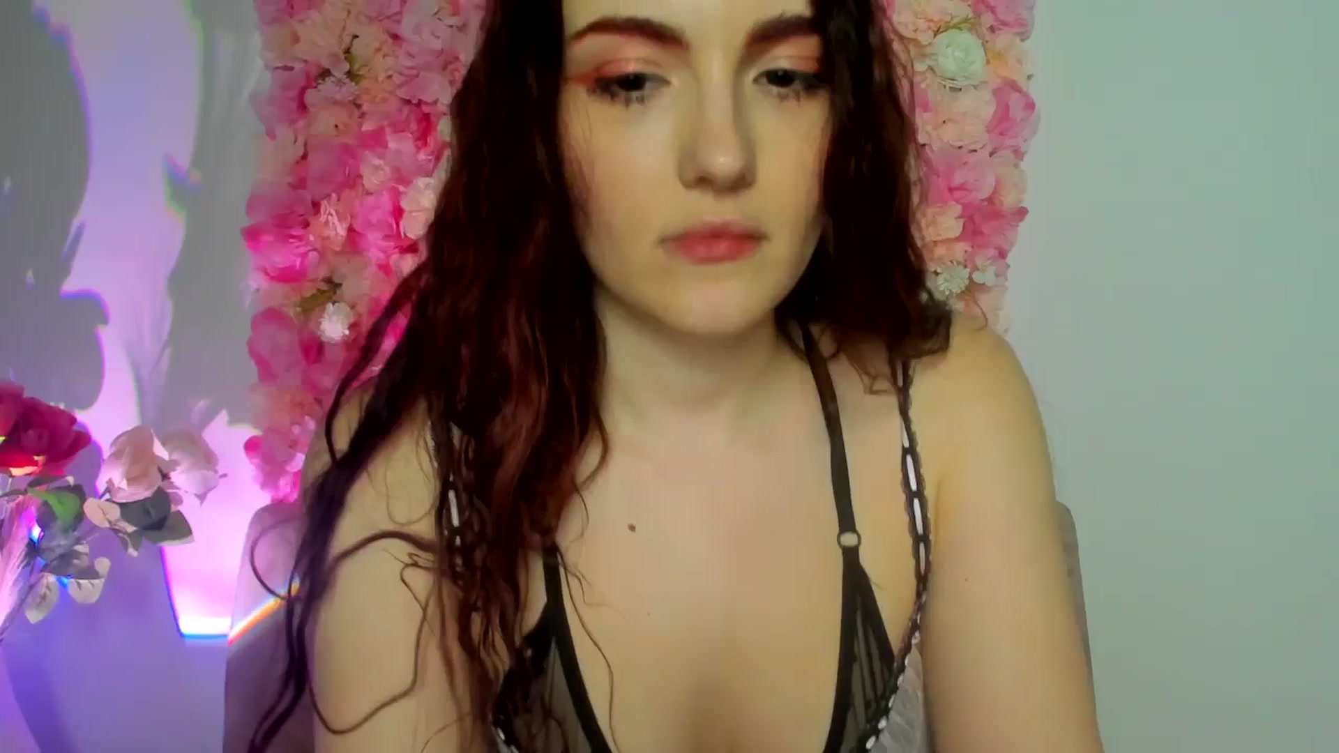 Gallery image thumbnail from AmeliaKriss's myfreecams stream on, 04/22/2025, 16:59 image 1 of 20