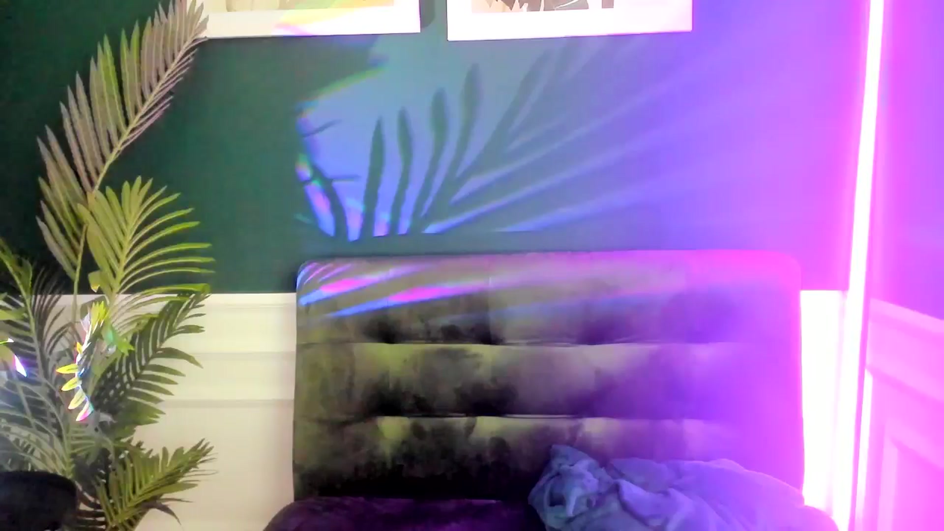 Gallery image thumbnail from AmeliaKriss's myfreecams stream on, 04/23/2025, 13:39 image 17 of 20