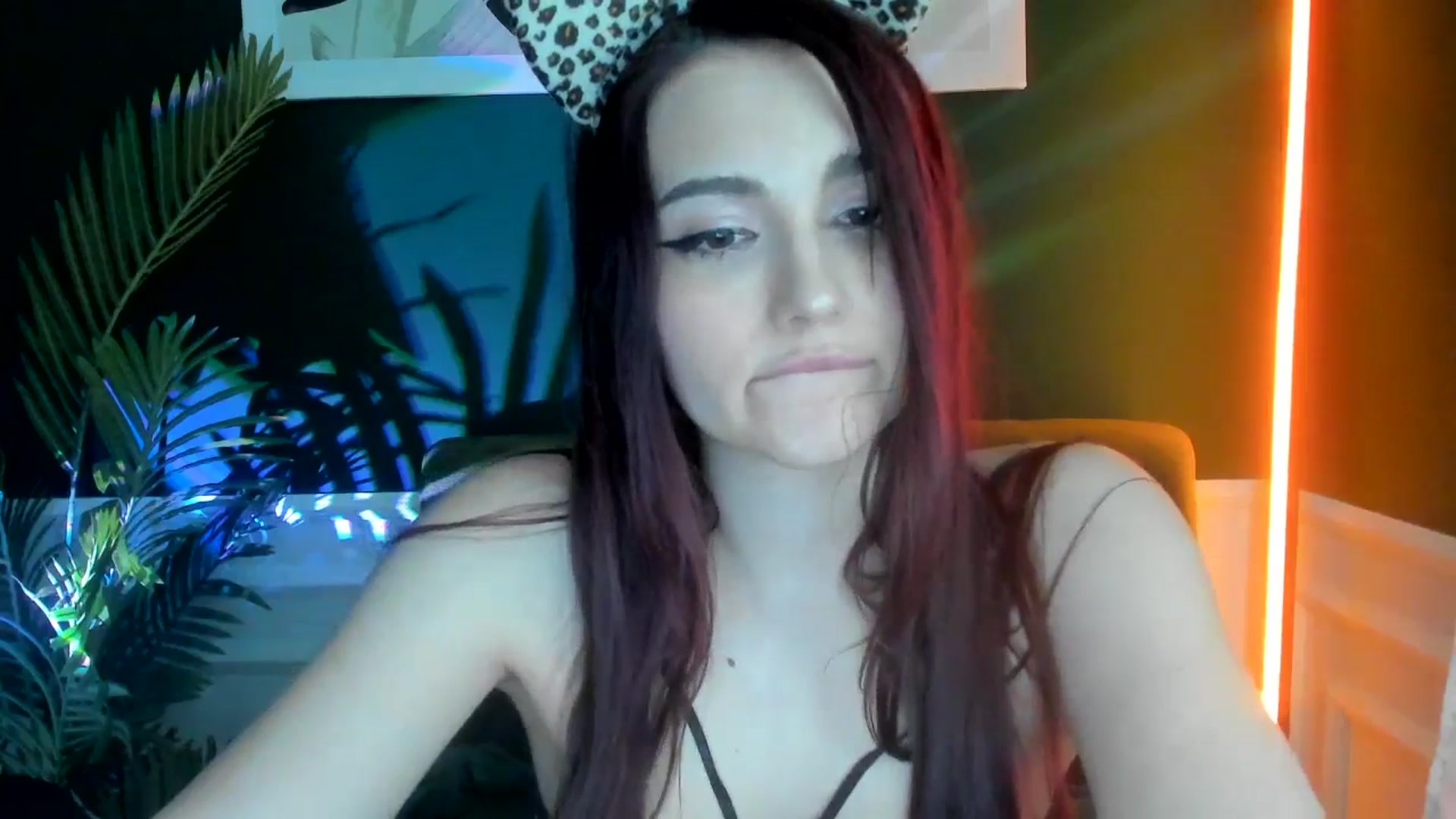 Gallery image thumbnail from AmeliaKriss's myfreecams stream on, 04/25/2025, 14:05 image 13 of 20