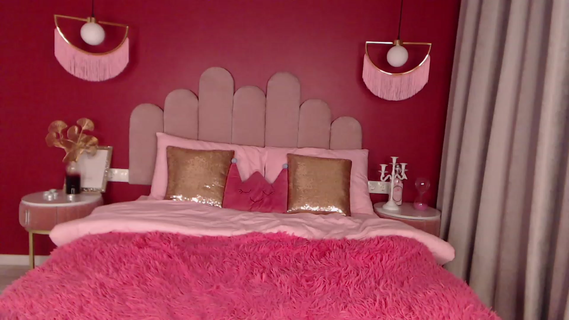 Gallery image thumbnail from AmeliaMFC's myfreecams stream on, 12/07/2022, 18:35 image 1 of 20