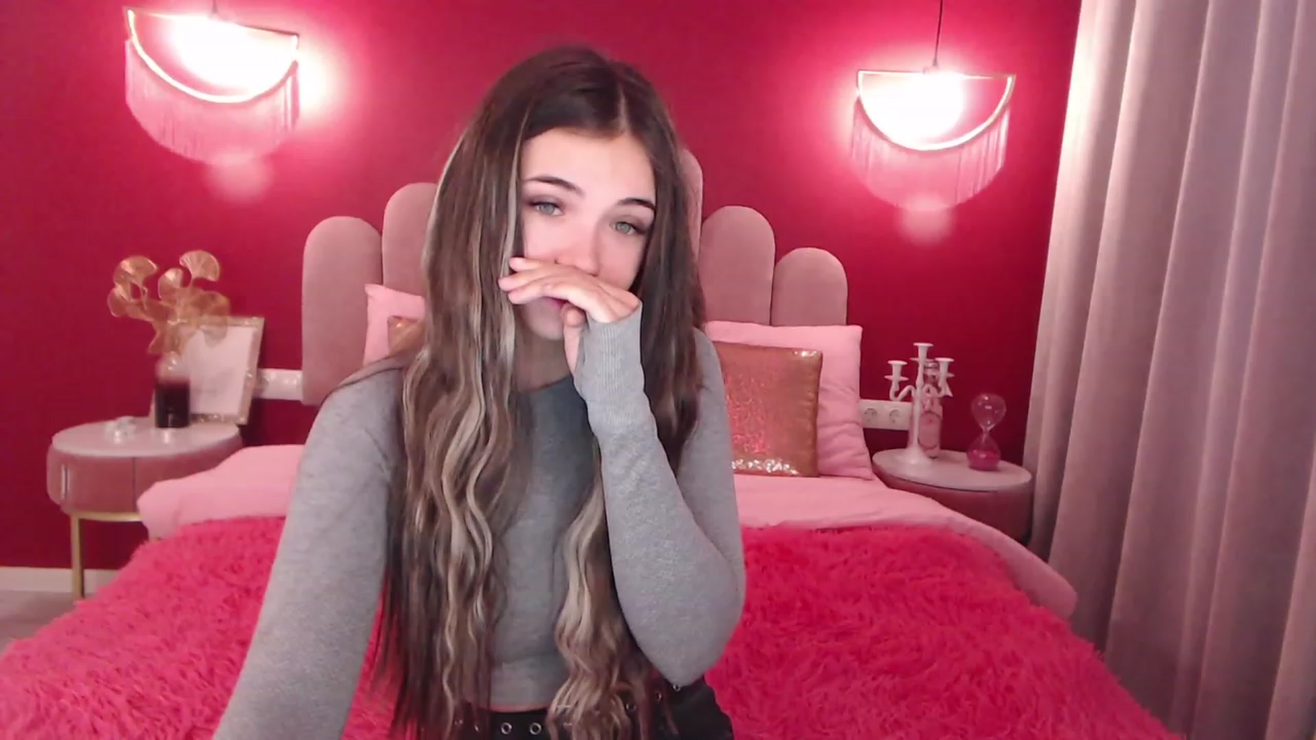 Gallery image thumbnail from AmeliaMFC's myfreecams stream on, 12/08/2022, 07:43 image 6 of 20